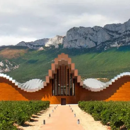 Sagastienea Con Piscina Y Tenis En La Rioja *